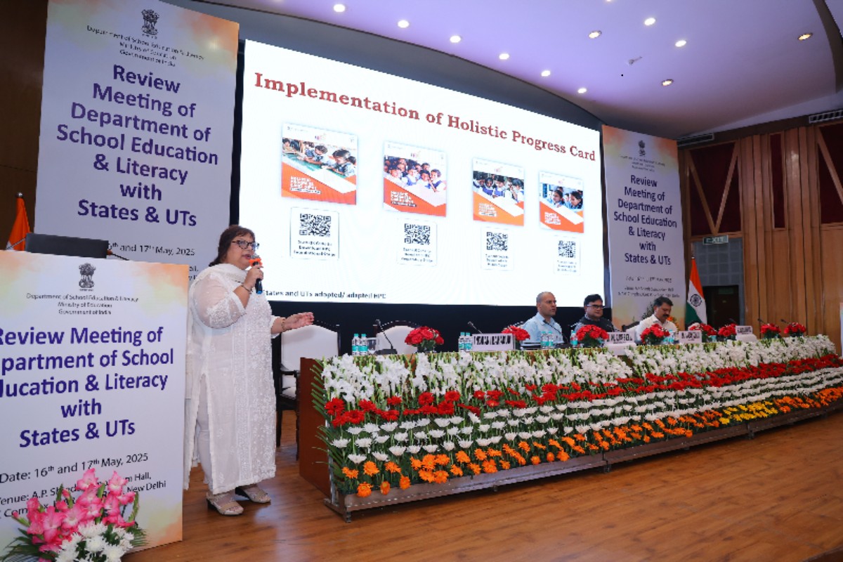 EduMinOfIndia's tweet photo. During the two-day review meeting of States and UTs held on 16th-17th May 2025, chaired by Shri @sanjayjavin, Secretary, Department of School Education & Literacy (DoSEL), Ministry of Education, Prof. (Dr.) Indrani Bhaduri, CEO & Head, PARAKH and Head, Educational Survey Division, NCERT, presented Holistic Progress Cards (HPC), Equivalence of Boards and World of Work initiatives by #PARAKH.

PARAKH has developed Holistic Progress Cards grounded in the Panchakosha model outlined in the National Education Policy (NEP) 2020. This model recognises five dimensions of human development: Physical (Sharirik), Emotional and Mental (Manasik), Intellectual (Vigyanmay), Social and Ethical (Vijñānamay) and Spiritual (Ānandamaya) and encourages assessment practices that go beyond academic achievement to capture the growth of a child across multiple domains. 

So far, 26 States and UTs have adopted or adapted the HPC framework, reflecting its growing relevance and acceptance across the country’s diverse educational contexts. 

PARAKH “Udyam Sansaar” World of Work (WoW) initiative is designed align itself to HPCs, which promotes a multidisciplinary curriculum, competency-based learning, skill exposure and exposure to emerging technologies like Artificial Intelligence.
These initiatives reinforce the shift towards an inclusive, learner-centric and competency-based school education system as envisioned under #NEP2020.

#SchoolEducation #SamagraShiksha #DigitalLearning #HolisticEducation #DoSEL