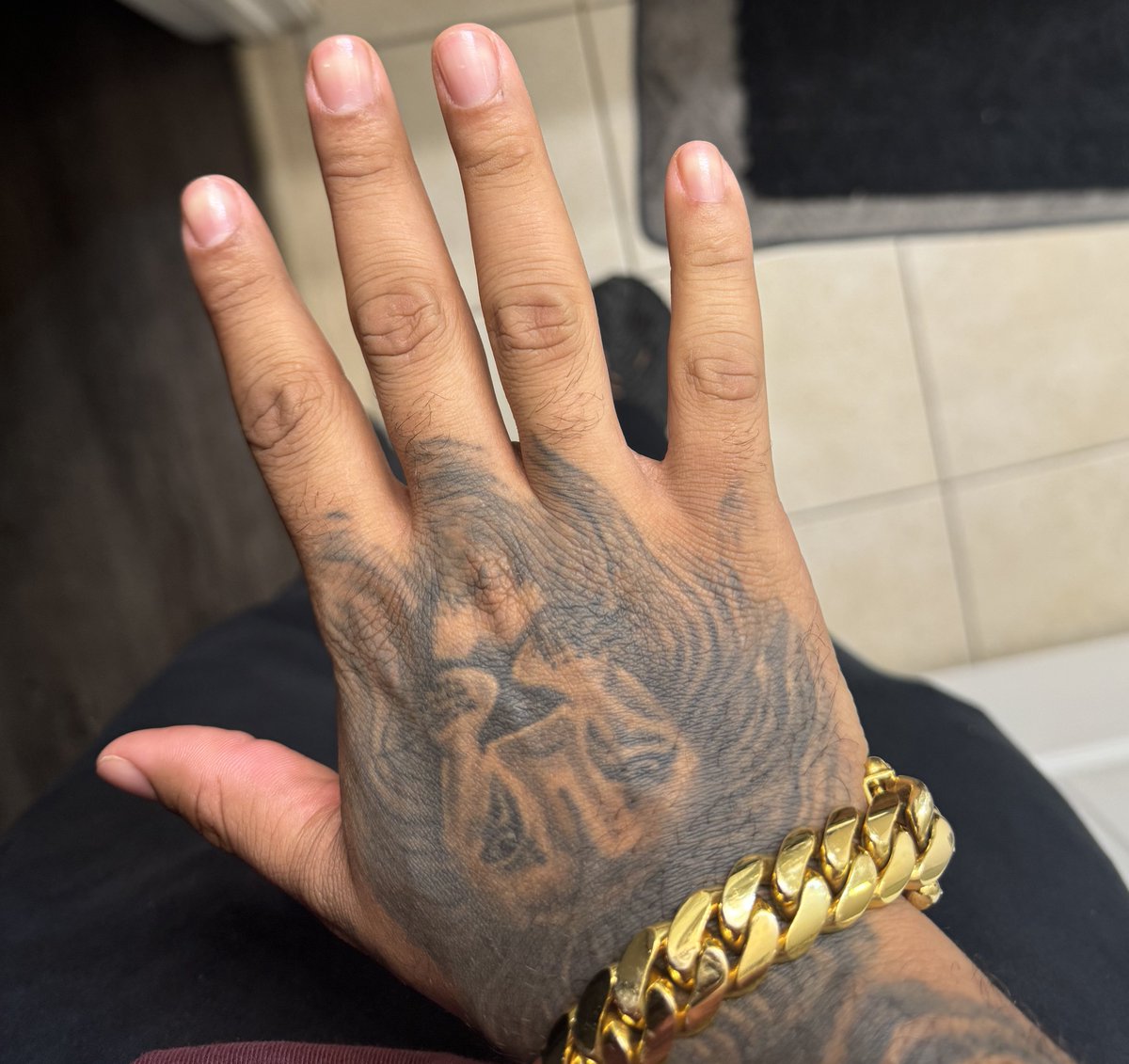 Tylerpxr68's tweet photo. The reason why she begs me to slap and choke her during missionary open her mouth and begs to taste my spit. Hygiene my brother floss yo gums and get them manicures don’t make you any less of a man 🫶🏽 free game https://t.co/riwyhdVqvU