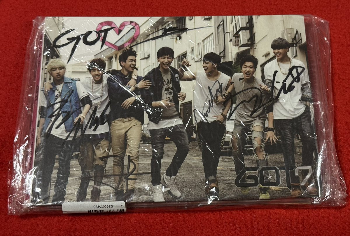 Love_mark_mark's tweet photo. อัลบั้ม A บั้มไซน์สด (บั้มไม่มีการ์ด ขอแท้หายากแล้ว)
-ไซน์รวมราคาบั้มละ 1200 บาท 
-ไซน์เดี่ยว มีมาร์ค แจ็คสัน แบมแบม บั้มละ 990 บาท (ลายเซนดั้งเดิม หายากมากๆ) #ตลาดนัดอากาเซ่ #ตลาดนัดกัซ #ตลาดนัดgot7 #ตลาดกัซ #ตลาดนัดอากาเซ https://t.co/YhSLQZQy2G