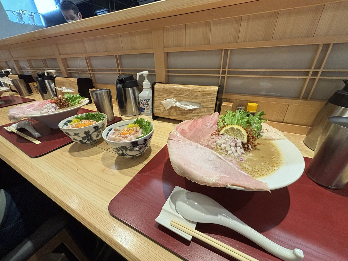 yuruk1232's tweet photo. 麺屋あしたさんのラーメンめちゃうま
お店キレーだったし、なんか料亭みたいな感じだった https://t.co/Um0OZvfwGj