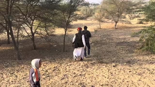 ashokshera94's tweet photo. बाड़मेर
पाकिस्तान के लिए जासूसी करने वाली हिसार की ज्योति मल्होत्रा ने बाड़मेर में की थी बॉर्डर की रैकी,
 3 दिन रही बॉर्डर पर, 
मुनाबाव बॉर्डर तक गई थी पाकिस्तान की यह जासूस,
बॉर्डर पर ही कई रात ठहरी थी ज्योति मल्होत्रा, 
थार के रेगिस्तान में रुककर पूछा था बॉर्डर क्रॉस करने में कितना समय लगता है
सेना के संवेदनशील इलाकों में की थी रैकी,
यूट्यूब पर बाड़मेर के सीमावर्ती इलाकों के वीडियो किए गए है अपलोड