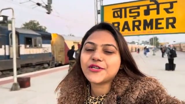 ashokshera94's tweet photo. बाड़मेर
पाकिस्तान के लिए जासूसी करने वाली हिसार की ज्योति मल्होत्रा ने बाड़मेर में की थी बॉर्डर की रैकी,
 3 दिन रही बॉर्डर पर, 
मुनाबाव बॉर्डर तक गई थी पाकिस्तान की यह जासूस,
बॉर्डर पर ही कई रात ठहरी थी ज्योति मल्होत्रा, 
थार के रेगिस्तान में रुककर पूछा था बॉर्डर क्रॉस करने में कितना समय लगता है
सेना के संवेदनशील इलाकों में की थी रैकी,
यूट्यूब पर बाड़मेर के सीमावर्ती इलाकों के वीडियो किए गए है अपलोड