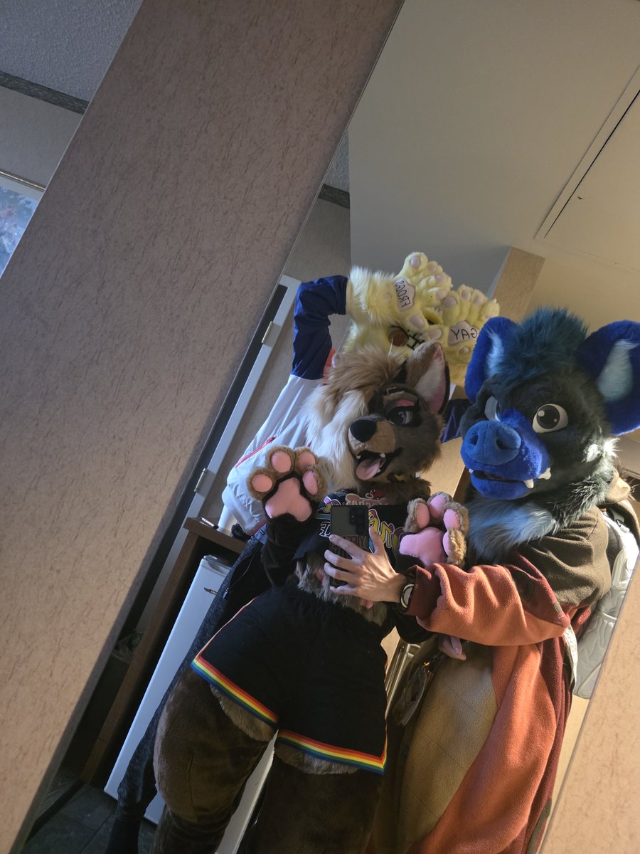 @razorthekitkat and <a href="/Vultroseiron/">Roseiron</a> at calfurry, and damn what an amazing con!!