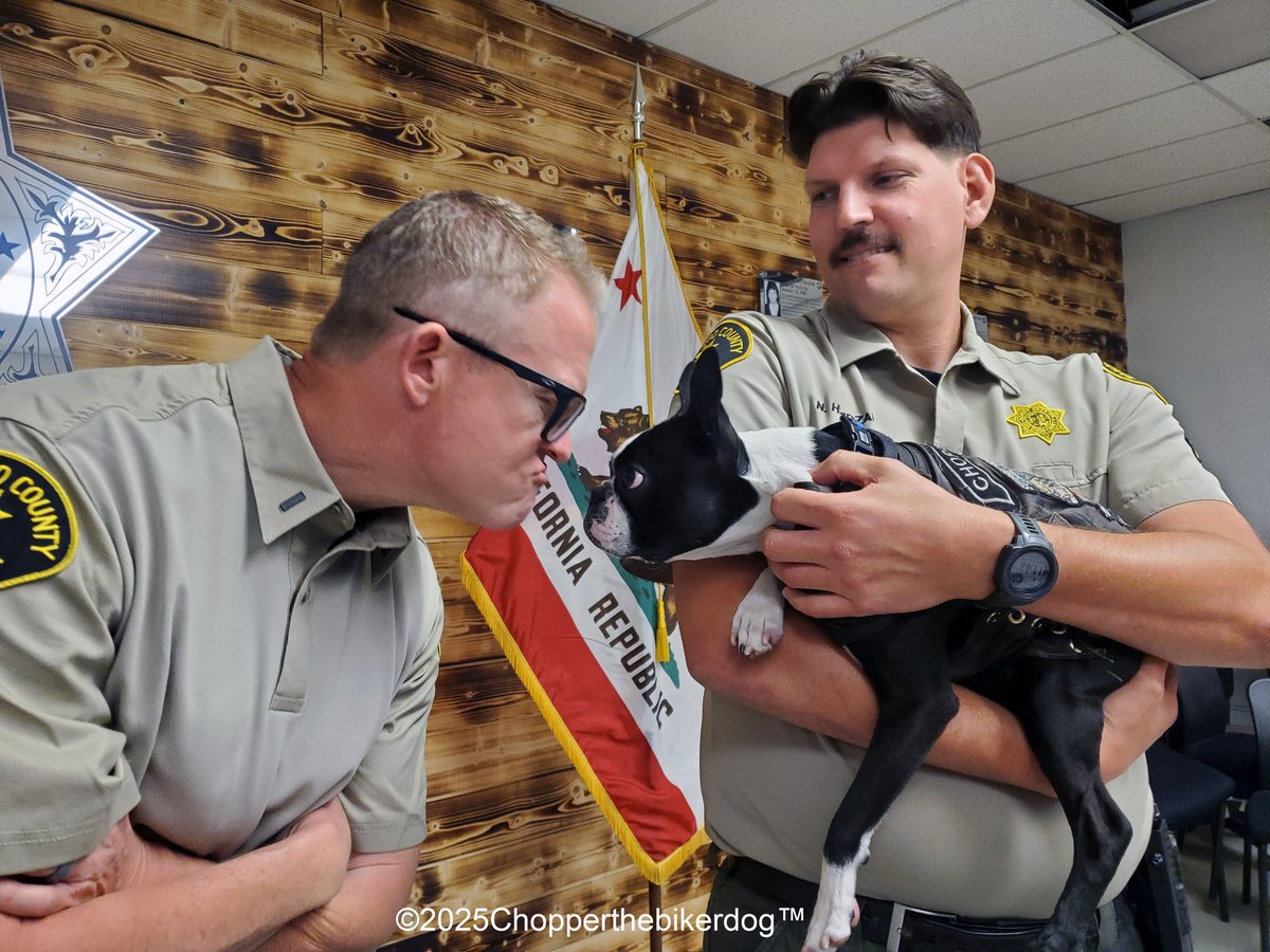 Little Chopper Jr wants 2 give a HUGE #ThankYou 2 Captain Hernandez of the <a href="/SDSheriff/">San Diego Sheriff</a> / @SDSOSantee station 4 taking time out of his day today 4 giving me a tour of the station and for gathering the "troops" 4 some photo ops. U R ALL so much appreciated.  TY all for your service.