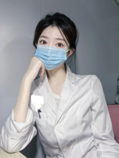 上次割包皮的大叔又来找我，一进门就脱衣脱裤要我给他检查伤口愈合好了没 ，还不好意思的说想肏我，

我的得到粉丝们的同意，快告诉我，让他肏 还是等你来肏我。
想找不同的人试一下。  私信报名哟 https://t.co/q7wUatyDwU