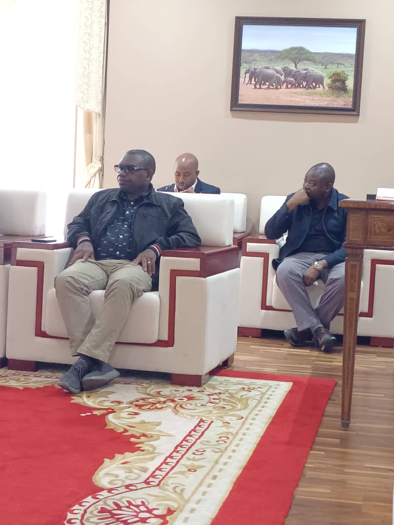 *TANZANIA KUSHIRIKI JUKWAA LA UONGEZAJI THAMANI MADINI UINGEREZA*

Leo tarehe 19 Mei, 2025 Ujumbe wa Tanzania kutoka Wizara ya Madini, ukiongozwa na Naibu Katibu Mkuu Wizara ya Madini Msafiri Mbibo, umewasili jijini London nchini Uingereza kwa ajili ya kushiriki Jukwaa la