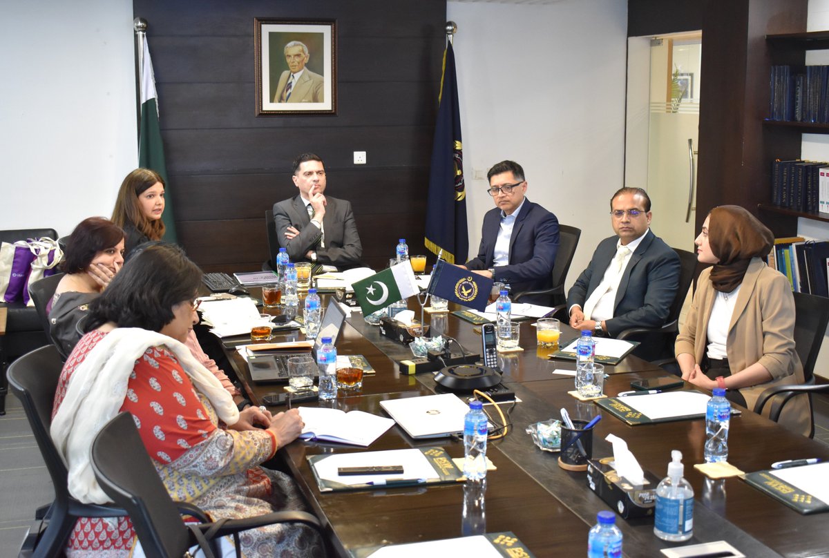 🤝 <a href="/PakSingleWindow/">Pakistan Single Window</a> &amp; UN Women teamed up to boost women’s economic empowerment through trade! 
Through the Khadijah Women Entrepreneurship Program, barriers are breaking down, digital access is growing, and cross-border trade is thriving. #WomenInTrade #EmpowerHer