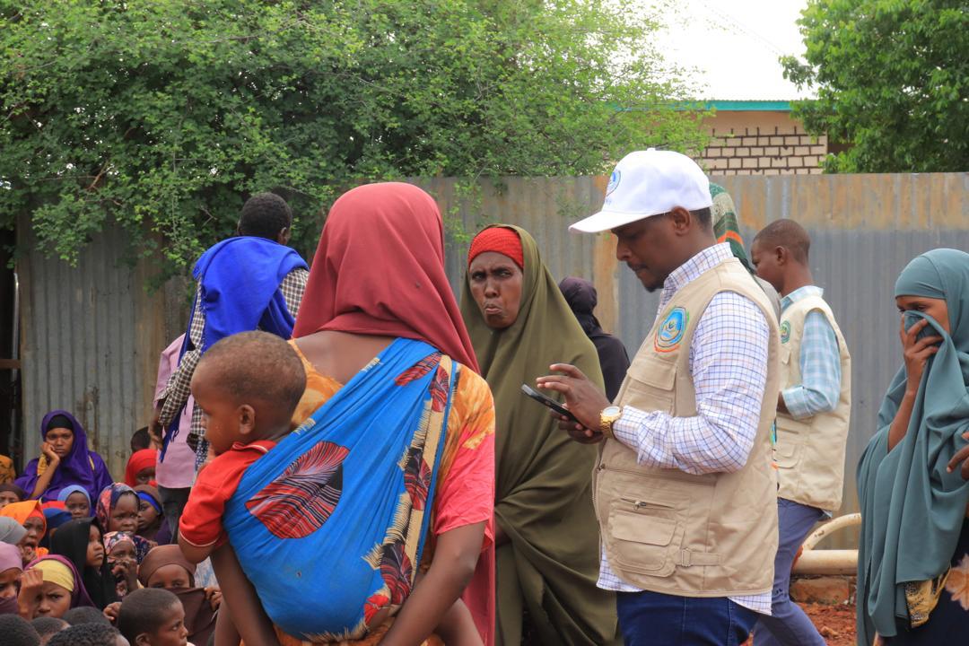 CODHNET's tweet image. 4.6M people in #Somalia—incl. 1.8M children—face hunger due to failed rains + floods.
@CoDHNet is on the ground delivering lifesaving aid.

Donate or volunteer today
🔗codhnet.org/donate/

#SomaliaCrisis #ClimateImpact #HumanitarianAid #CoDHNet