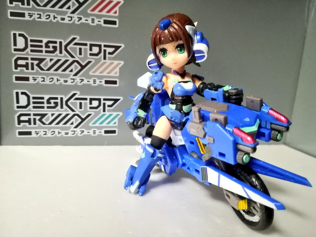 sera1390's tweet image. 説明しよう!
#デスクトップアーミー とは!
PVCボディとABS関節で作られた塗装組立済の素体にABS製組立式武装が付属する、全高8cm程度の美プラなのかアクションフィギュアなのかPVCドールなのかがユーザーでもよくわかっていないものである!
おかげで遊びの自由度が異常なのだ!
以下自家タグ