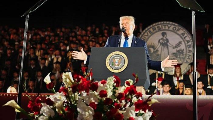 Donald Trumph Melarang Warga Amerika Traveling ke Indonesia, karena apa ?

Warning Travel ini seolah negara kita darurat kejahatan dan penyakit ? Jgn jgn karena program bill gates gak..?