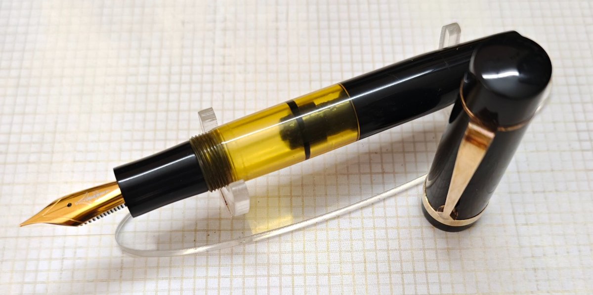 Just finished: a tribute to the MB 136 with a built-in piston filler.