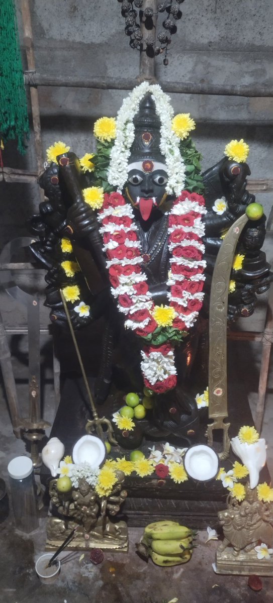 SelangoSamy's tweet photo. 🔥🌺🔱 ஓம் ஸ்ரீ நவ பன பத்ரகாளியம்மன் தாயின் திருவடியை சரணாகதி வைகாசி மாதம் செவ்வாய்க்கிழமை தேவாதி தேவர்களுக்கெல்லாம் தாயானவள் கலியோகம் முதல் தெய்வம் ஆனவள் பரம்பொருள் ஈசனுக்கு அன்னையானவள் திருவடியே சரணாகதி அதிரமங்கள் அழிந்து தர்மங்கள�� வாழ வேண்டும் அரசனுக்கெல்லாம் தாயானவள் https://t.co/SYO9Ppnb6m