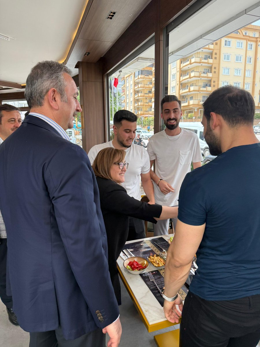 Yeni iş yerimiz Özel Döner’de bizleri yalnız bırakmayarak onurlandıran

Grup Başkan Vekilimiz Sayın Abdulhamit Gül, Ak parti il başkanımız Fatih Muhaddis fedaioğlu GBB Başkanımız Sayın Fatma Şahin, Şahinbey Belediye Başkan Yardımcımız Sayın Sait Şahin, Şahinbey İlçe Başkanımız