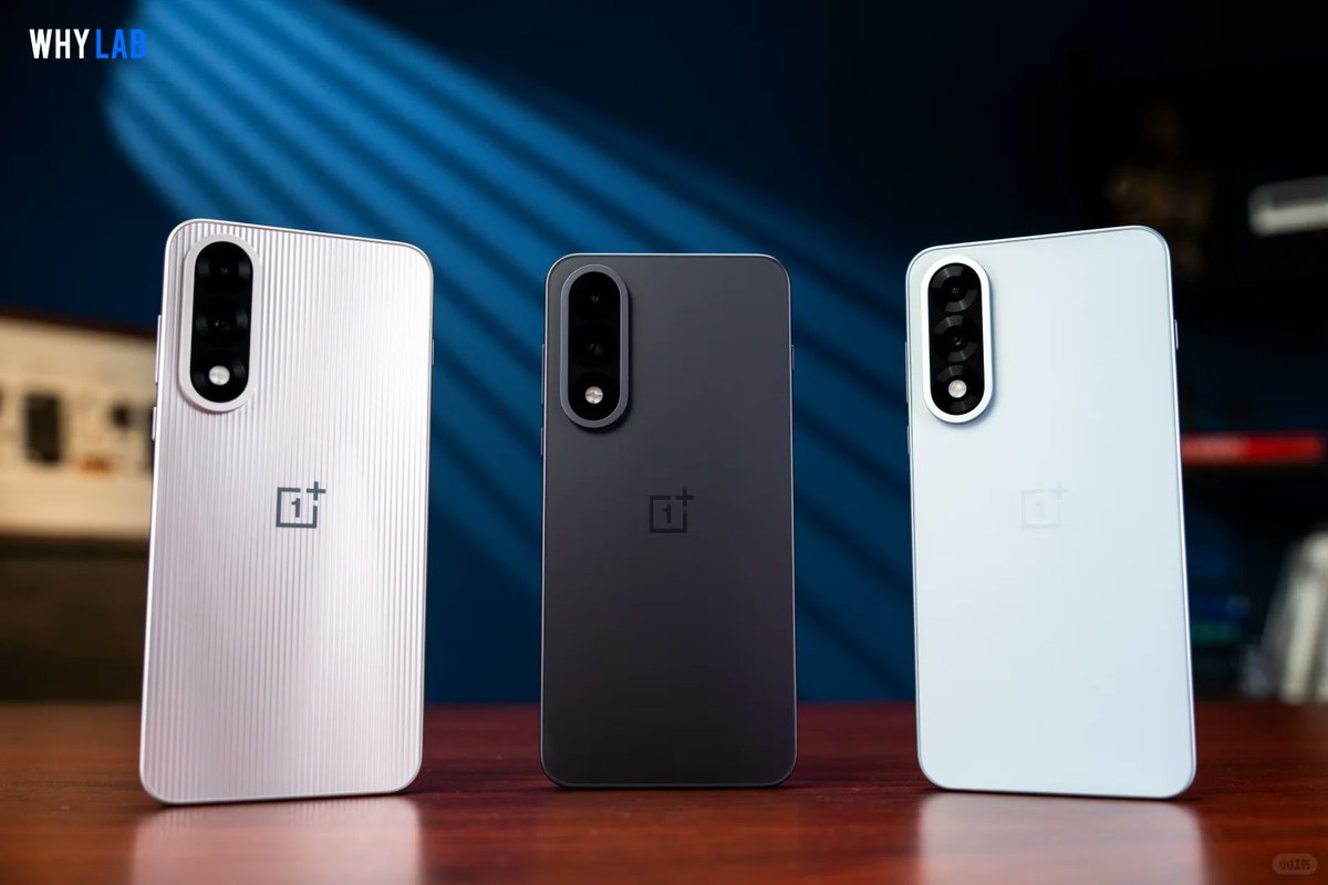 rajAnoop_'s tweet photo. OnePlus ACE 5 Ultra (Extreme Edition) 

Which color variant looks attractive https://t.co/zZbU19rFnn