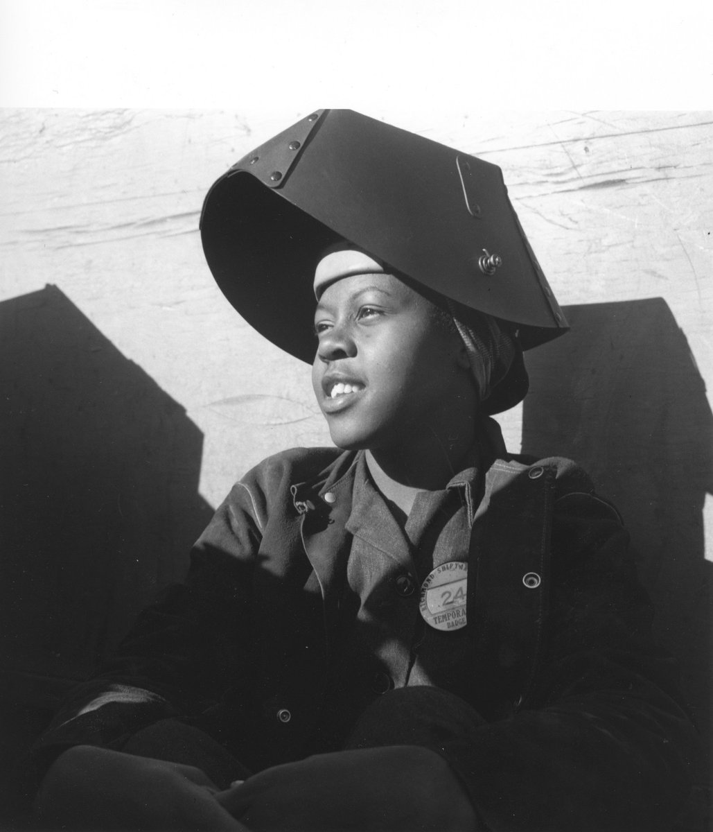 US photographer Dorothea Lange documented the woman working in the shipyards, Richmond California, c.1943 during WW2 #WomensArt