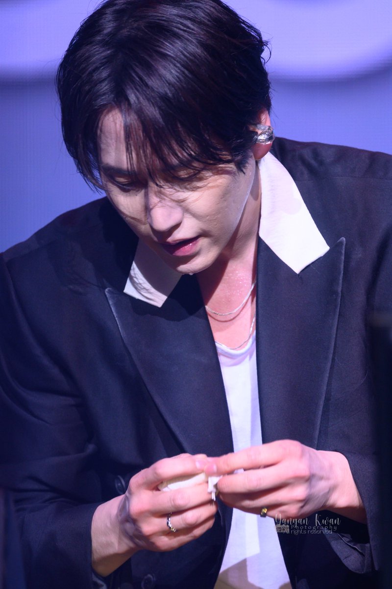 yyyankkk's tweet image. Few hours to the Devil’s plan 2 finals
Hope Kyuhyun can stand until the last 🙏🏻

@GaemGyu 
Colors Manila  20250405

#규현 #KYUHYUN #kyupiter #규매 
#10thAnniversaryAsiaTour #圭賢 #圭贤