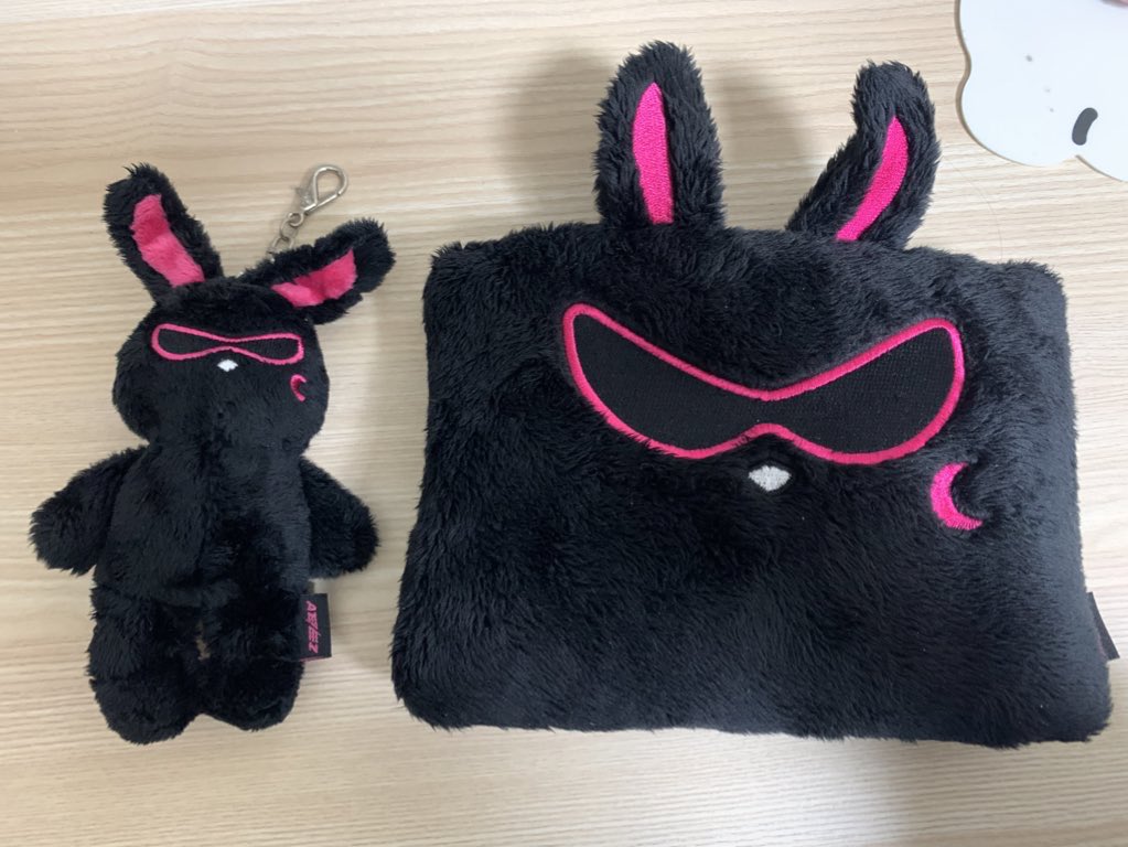 yangdohaeyo_pp's tweet photo. 에이티즈, 애니티즈 인형 및 굿즈 양도합니다 

쭝콩이 1.5 

미토 키링 + 파우치 일괄 - 2.5

홍중 포토 패키지 - 2.0 (개봉)
홍중 산 아크릴 포토카드 키트 - 각 2.0 (개봉) 

배송비 별도‼️
ateez aniteez hongjoong san photocard package jjoongrami sandeoki crazyform mito https://t.co/jNrK1mTALX