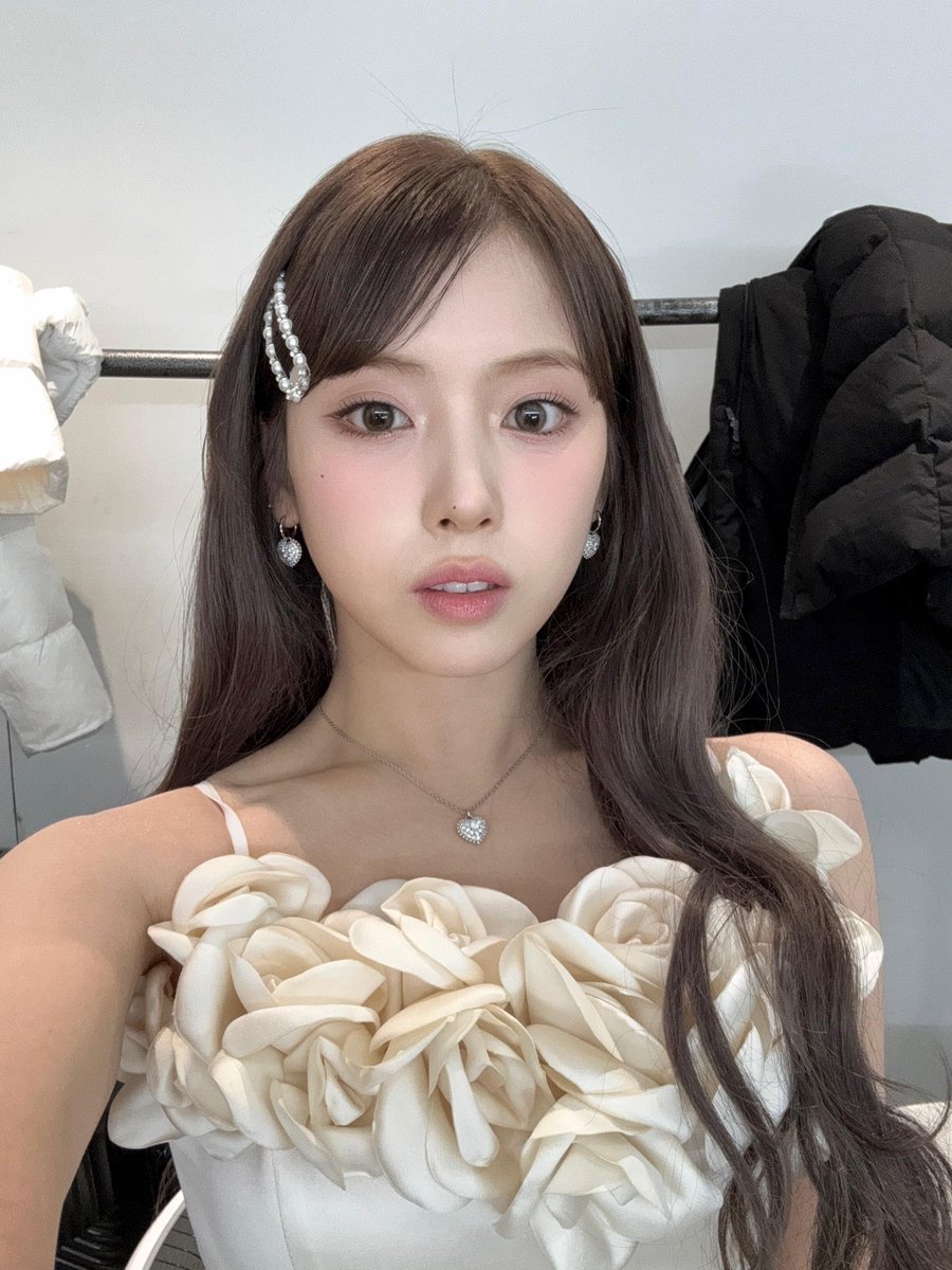 #JIWOO FANS update 🐶

“Jiwoo birthday behind photos˚₊·—̳͟͞͞♥”