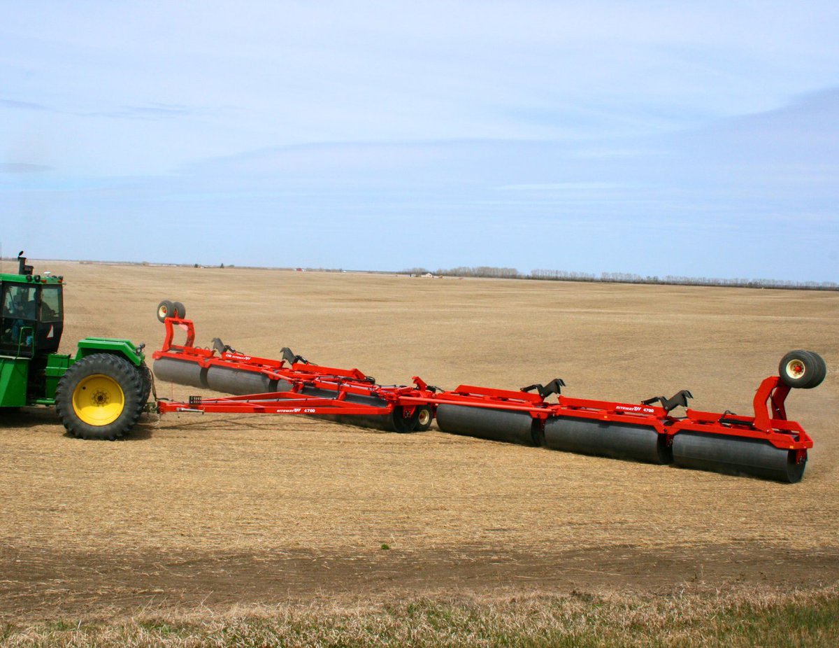 Consistent ground pressure, no matter the terrain. 👌 

Each section of our Rite Way land rollers floats independently, giving you the flexibility your field needs. Because no two acres are the same!  

#AgPhotos #AgEquipment #Farming #FarmEquipment