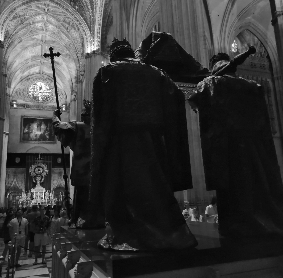 #TalDíaComoHoy del 1506 fallecía en Valladolid el marino Cristóbal Colón.
Ha pasado a la posteridad gracias a la gesta que realizó al cruzar el Atlántico con tres barcos y descubrir para Europa un Nuevo Mundo, y para América un mundo desconocido.