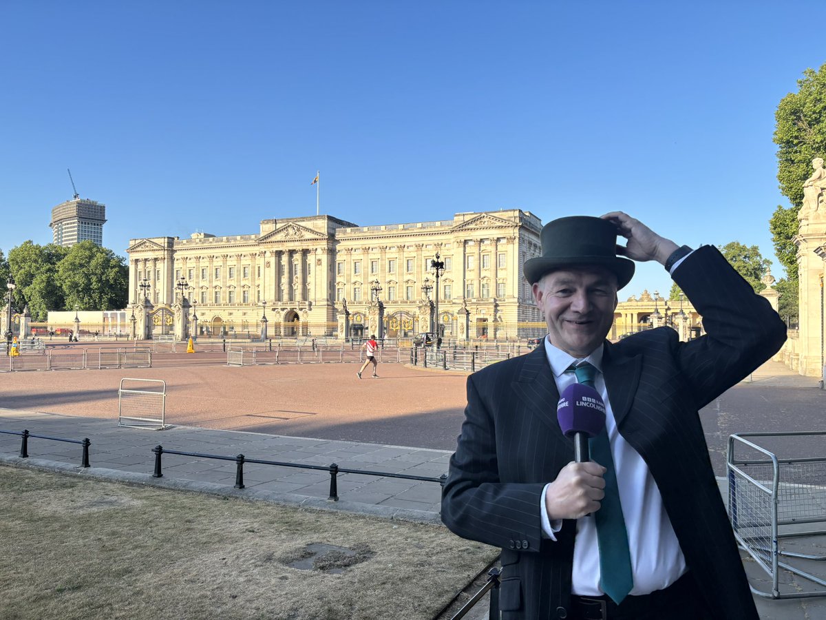 Morning from the Palace! Join us <a href="/BBCRadioLincs/">BBC Lincolnshire</a>
