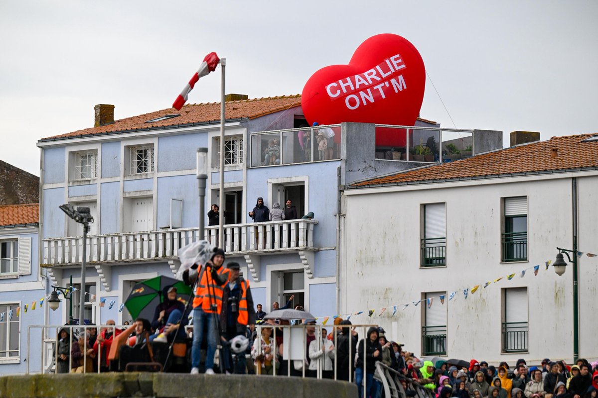 YPerrigot/Agence Disobey (@ypwindreport) on Twitter photo La semaine dernière nous étions <a href="/lessables/">Les Sables d'Olonne</a> pour la parade et la remise des prix du <a href="/VendeeGlobe/">Vendée Globe</a>. L'occasion de faire un clin d'œil à <a href="/CharlieDalin/">Charlie Dalin</a> grand vainqueur et absent pour raisons de santé. La semaine dernière nous étions <a href="/lessables/">Les Sables d'Olonne</a> pour la parade et la remise des prix du <a href="/VendeeGlobe/">Vendée Globe</a>. L'occasion de faire un clin d'œil à <a href="/CharlieDalin/">Charlie Dalin</a> grand vainqueur et absent pour raisons de santé.