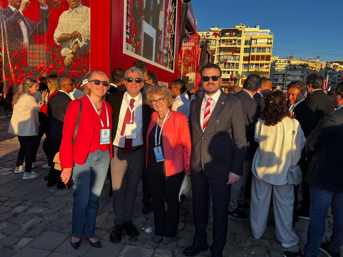 İzmir’in dağlarında çiçekler açtı..
