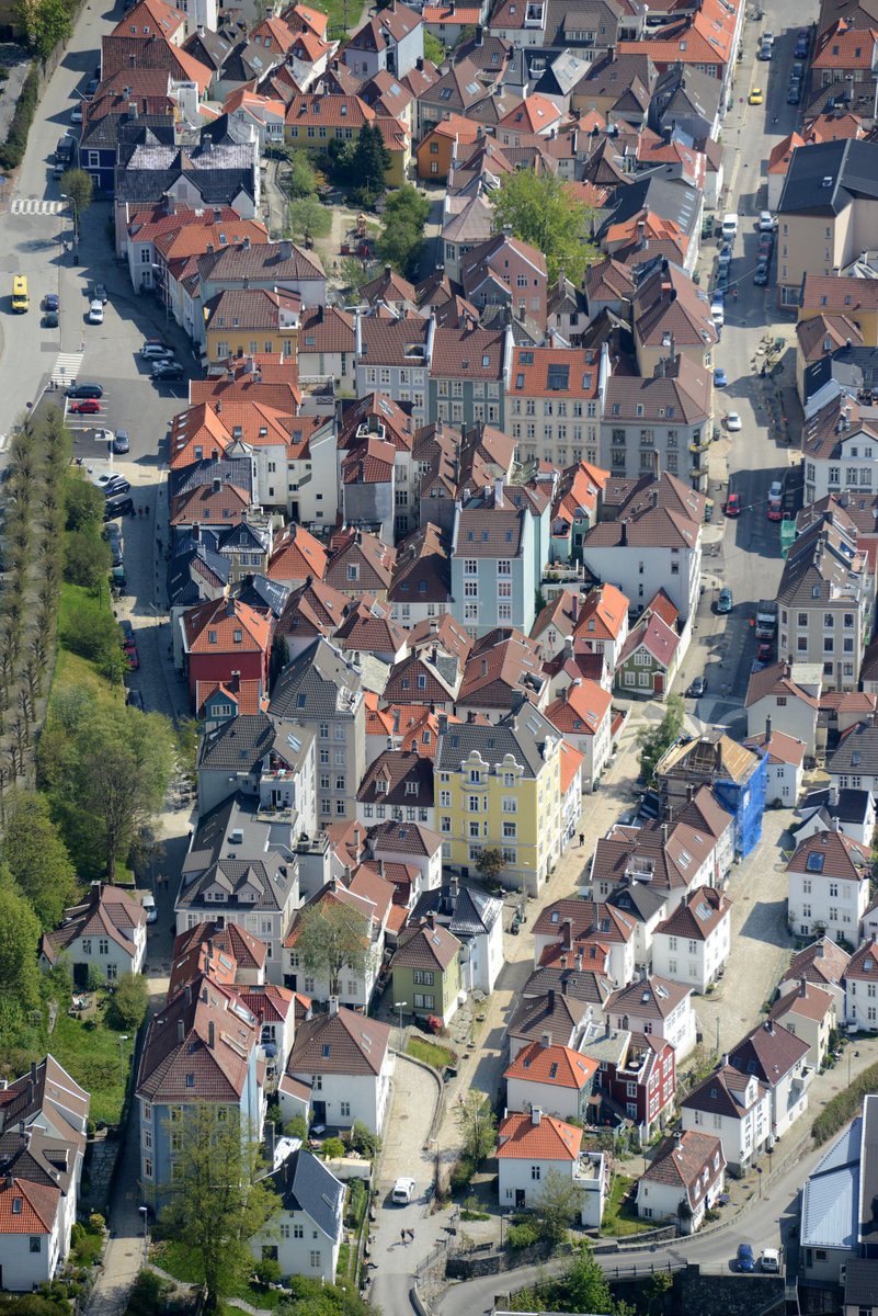 A fleeting moment of Norway at its finest – a timeless fragment of classic Bergen. When the light gently caresses rooftops and the weather holds its breath, the city whispers its quiet magic.
#Bergen #Norway #Norgesarkivet #lassetur No: 50694521