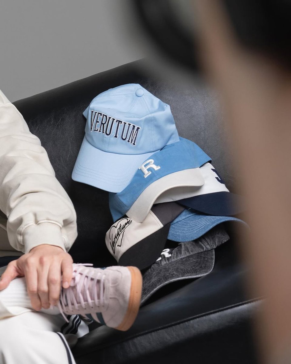 Simple_cw's tweet photo. D -1 , 드디어 낼 공개 됩니다 😎
🔱 6PM, FIRST REVEAL
VERUTUM X JI CHANG WOOK
⠀
베루툼과 지창욱이 함께한 1차 화보
내일 저녁 6시, <보그>에서 첫 공개
동시에 공식 사이트 판매도 시작됩니다.
⠀
LIMITED. EXCLUSIVE.
#VERUTUM #JiChangWook #베루툼 #지창욱
#VOGUE #DROP1
@voguekorea https://t.co/aDjKAzVAwl