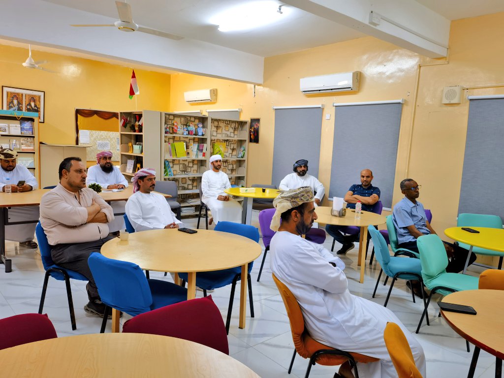 الأخوة الافاضل أعضاء الهيئة الإدارية والتدريسية يحضرون  ملتقى البحوث التربوي المنعقد في ولاية خصب عبر الاتصال المرئي
#فعاليات_تعليميه_مسندم