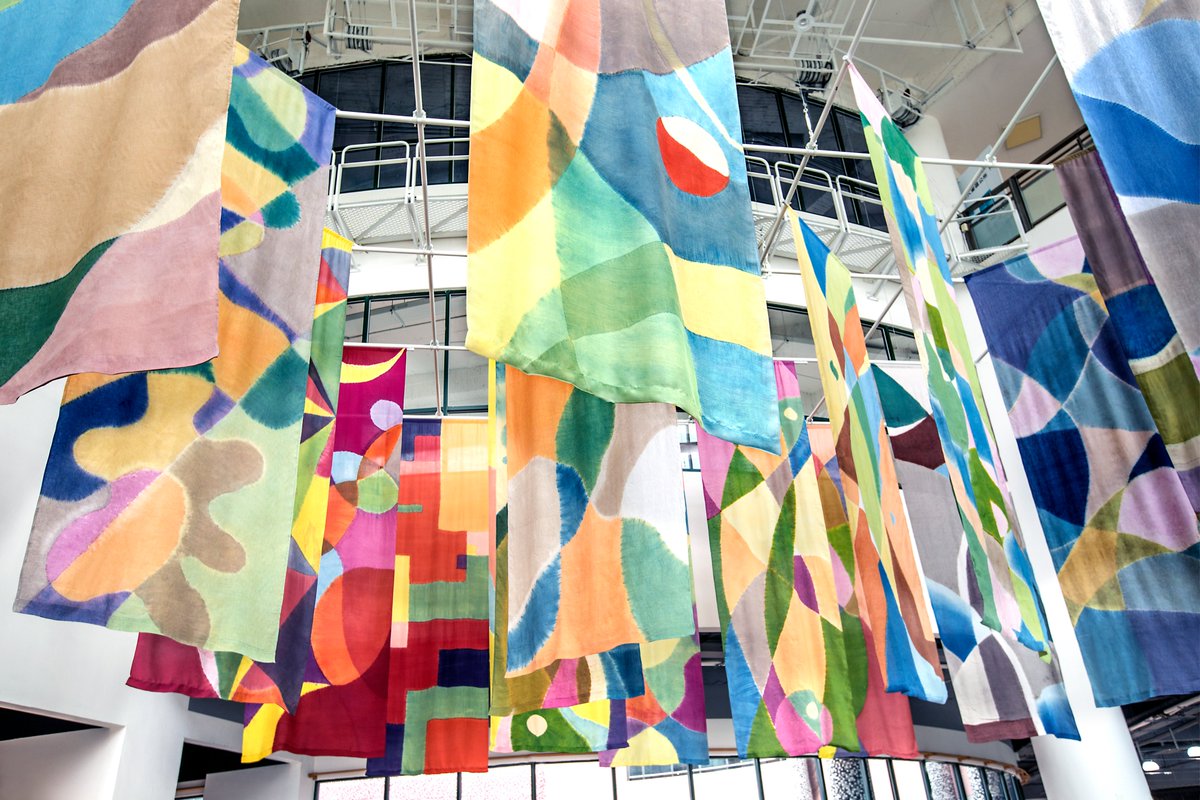 Tennii Studio in central #Taiwan's🇹🇼 #Nantou County explores natural dye colors derived from the country's native plants. The rich hues, inspired by local everyday life, include banana yellow, cement gray, milk-tea brown, paddy green &amp; watermelon red.
📷tinyurl.com/4z77vsj2