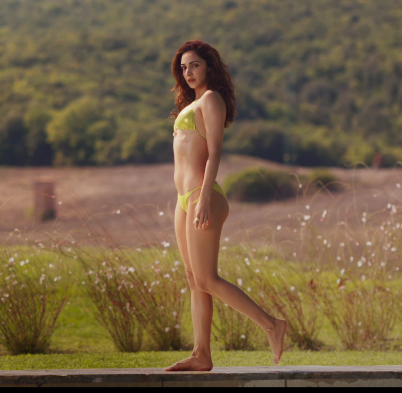 geetha_perv69's tweet photo. #KiaraAdvani 🍑
Kiara in #War2Teaser 

#War2 #HritikRoshan #JrNTR https://t.co/M8lc1UjhQ0