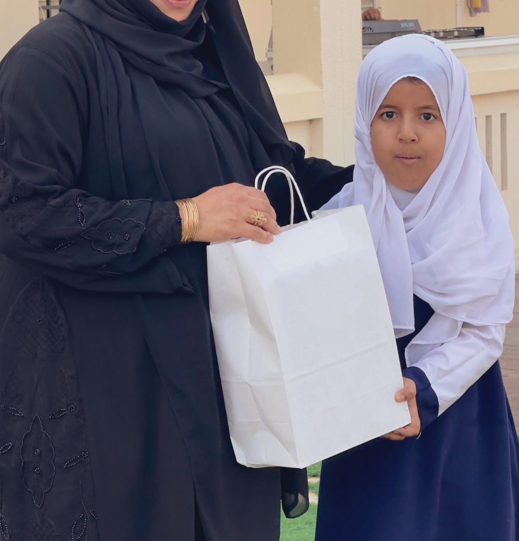 كرمت الأستاذة مهيرة الجحافية الطالبة الحاصلة ع المركز الأول في مسابقة ''عبقرية التقنية'' من الصف السادس وذلك بتطبيق برنامج كلاس دوجو .
كل الشكر والتقدير 
#تعليمية_شمال_الشرقية 
#مدارسنا_مستقبل_واعد