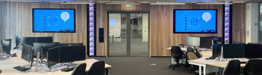 SharpDisplay's tweet image. 💼 At Manchester Metropolitan University, Sharp/NEC and   Roche AV deliver the Bloomberg Trading Suite with MultiSync® #displays and   Crestron AV-over-IP for #immersive, real-time finance learning and hands-on   trading #simulations: sharpnecdisplays.eu/p/uk/en/seemor…