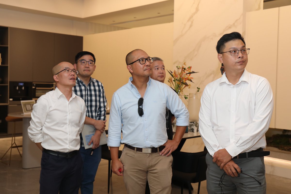 HolikeCreative's tweet photo. Win-win global market | Holike joins hands with Australia's Mirvac Group to explore new development opportunities

共赢全球市场|好莱客携手澳洲Mirvac集团共探发展新机遇
#hilke  #mirvac #furniture #interiordesign #homedecor #design #interior https://t.co/HrmX2sGofV