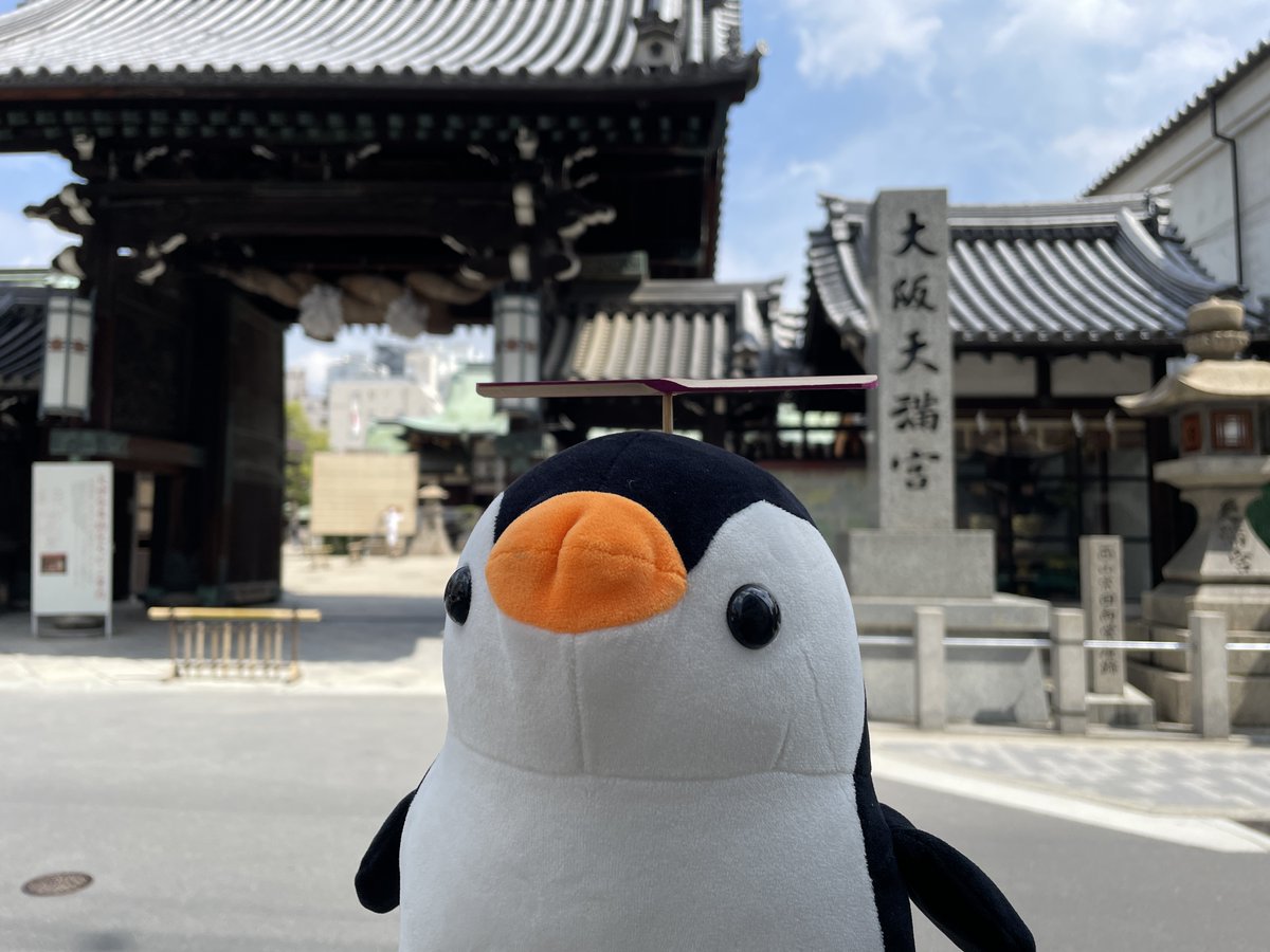 humannote2's tweet photo. のっとんはコンサートを見届け神戸市長田区の鉄人28号にご挨拶の後、神戸を出発し大阪へ。
「大阪天満宮で、Sing with NOTOコンサートの成功をお祈りしてきたのっとん♪」
（のっとん大阪で粉もんを満喫し、ちょっとふっくらしてしまったのは、ここだけの話）
#singwithnoto
#TEAMJAPAN
#のっとん https://t.co/O83OBwfLk7