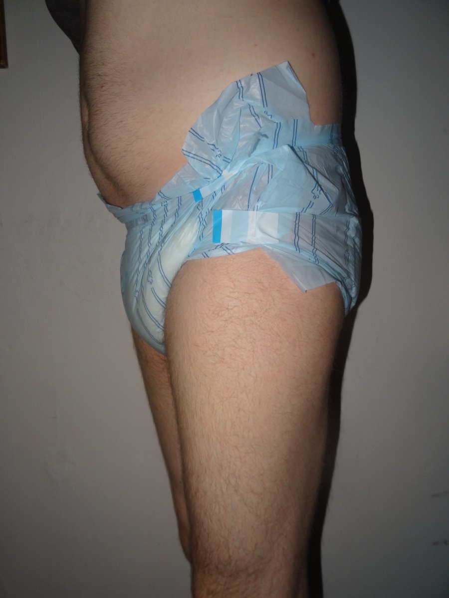 inconliving's tweet photo. woken up soaked this morning, had to change straight away as was on verge of leaking , #incontinence #incontinent #bedwetitng #molicare #nobladder #adultnappy #adultdiaper #incontinencepad https://t.co/SGHvx7TqEC