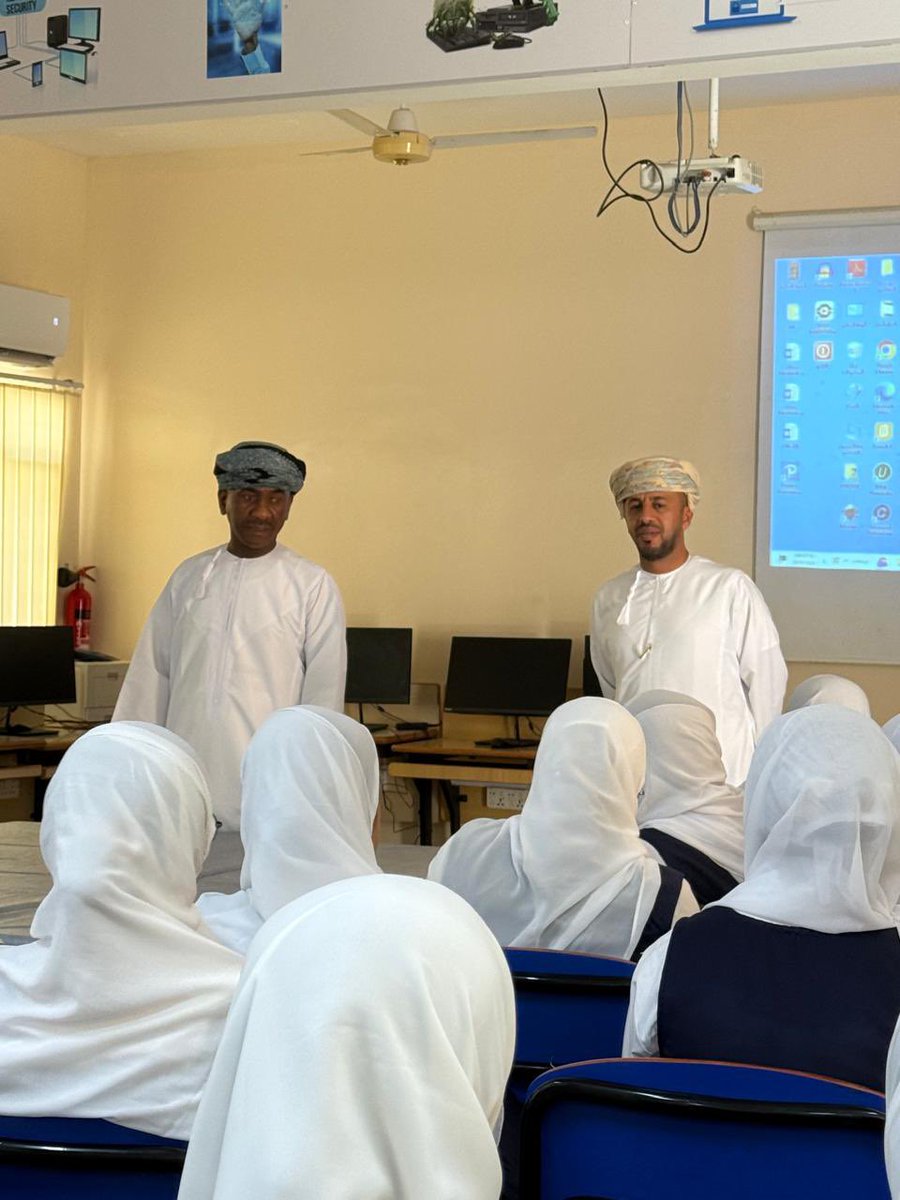 #تعلم_مستدام 

في إطار دعم الطلبة وتمكينهم من اتخاذ قرارات تعليمية مدروسة، نظّمت مدرسة مصيرة للتعليم الأساسي (5-12) للبنات، بالتعاون مع قسم التوجيه المهني، صباح يوم الثلاثاء الموافق 20 مايو 2025، ورشة توعوية موسعة لطالبات دبلوم التعليم العام وأولياء أمورهن، بالتعاون