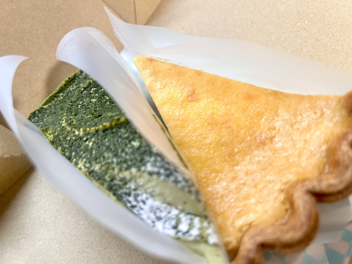 おつか〜❕

今月はバイト先の店長さんのお誕生日でした〜❕🎉

タルトが大好きな店長さんにキルフェボンのケーキをプレゼントしました✨️🎂

喜んでくれてえまも嬉しかったです😆🙌🙌

 #キルフェボン #スイーツ好きな人と繋がりたい  #アイドル #自撮り界隈  #自撮り界隈さんと繋がりたい  #えまチ