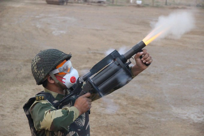 MehakOfficial8's tweet image. #BSF की रणनीति और त्वरित प्रतिक्रिया ने सीमा पर बढ़ते ड्रोन खतरे को सफलतापूर्वक रोक दिया है। इन ड्रोनों में 111 किलोग्राम हेरोइन, 60 हथियार, 14 हैंड ग्रेनेड और 10 किलोग्राम से अधिक उच्च विस्फोटक थे, जो राष्ट्रीय सुरक्षा के लिए गंभीर खतरा थे।
#IndianBorderSecurity #BSFDroneSlayers