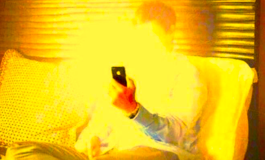 "Mercado Pago ahora es amarillo".

Yo abriendo la app a la 1AM: