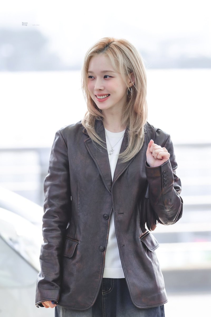 winginggggg's tweet photo. 난 이날 공항이 너무 좋아.. https://t.co/F6YDBtKieS