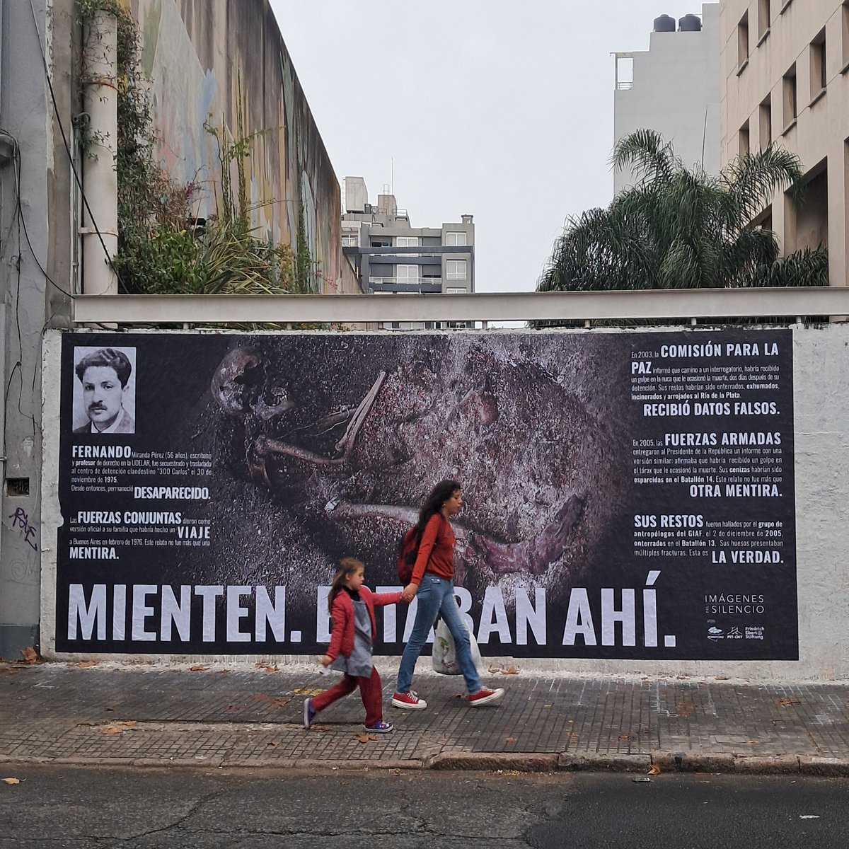 FloSalgueiro's tweet photo. Mienten. Estaban ahí. Hasta que todas las familias sepan dónde están sus desaparecidos, habrá Marcha del Silencio. No hay dos lecturas: o reclamás por Verdad, Memoria y Justicia o aceptás la impunidad. https://t.co/ppNoh4m2xj
