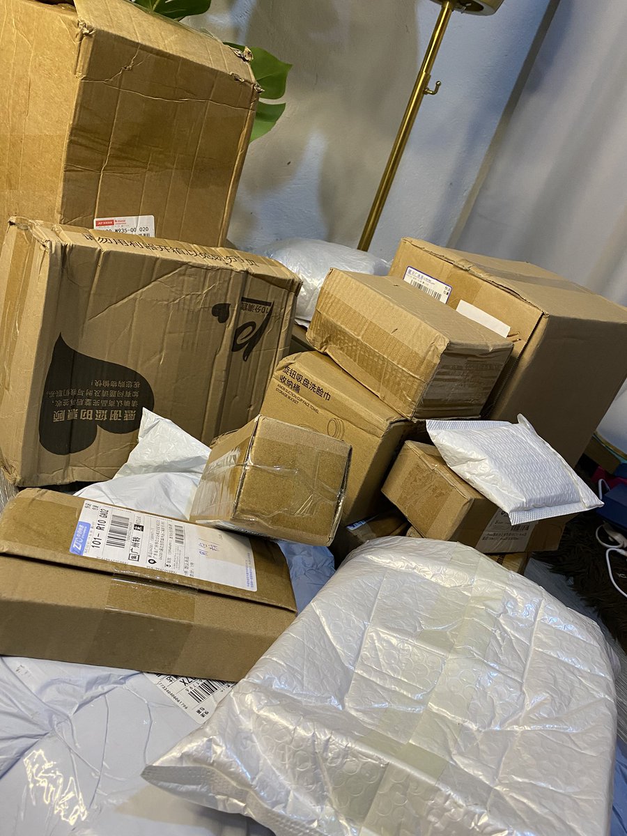 JadsServices's tweet photo. Let’s reintroduce ourselves to y’all 🛍️💃🏼
We are into Mini importation 
We import goods from China,USA,UK etc
Contact us on +233201245747 https://t.co/lsrKRs64bH