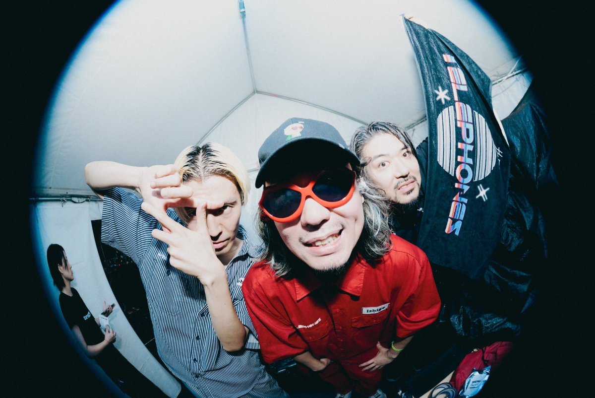telephones2005's tweet photo. ☎️明日は結成記念日☎️

5/21はthe telephonesの結成記念日！！！

自ら祝うべくメンバー3人で明日20時ごろthe telephones公式Instagramにてインスタライブをします😎👱🏼‍♂️🧔🏻‍♂️

皆さんとオンライン乾杯したいです❤️‍🔥　

https://t.co/lFiAuQgbwY

photo by @ucmryk05 

ノブ https://t.co/7NKKfuAkxS