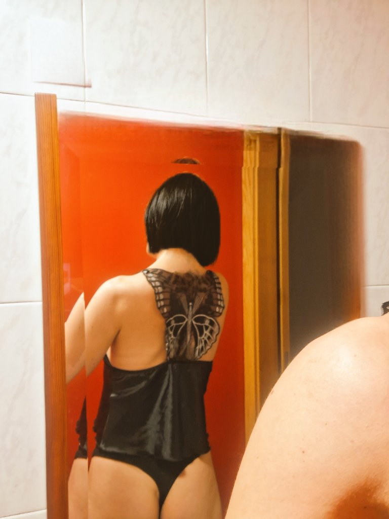 Mystickleo's tweet photo. Licor do negro café, que me tumbas que me matas.
#mariposanegra
#tematicaalcoholica
#freegirl https://t.co/U6qZephag1