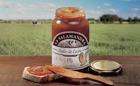 Javier González Fraga, famoso productor PYME del dulce de leche “La Salamandra” solía decir: “las regulaciones en este sector deben ser obra de Mastellone, porque lo que es yo, como PYME, no tengo manera de cumplirlas”. Es un ejemplo que ilustra los desafíos que el Estado le ha