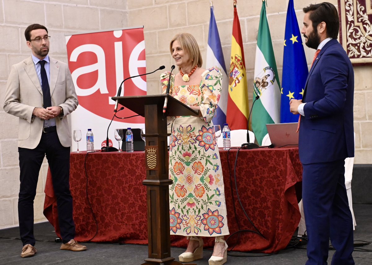 Ayuntamiento de Jerez (@ciudadjerez) on Twitter photo ▶️<a href="/MJGarciaPelayo/">María José García-Pelayo</a> también les ha explicado que nuestro objetivo es consolidar la industria turística e impulsar proyectos de sectores como tecnológico, agroalimentario, aeroespacial o la construcción ▶️<a href="/MJGarciaPelayo/">María José García-Pelayo</a> también les ha explicado que nuestro objetivo es consolidar la industria turística e impulsar proyectos de sectores como tecnológico, agroalimentario, aeroespacial o la construcción