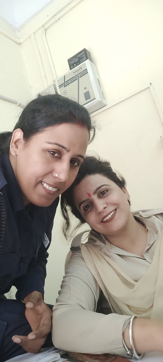 Twitter वाली दोस्त मिला duty के दौरान