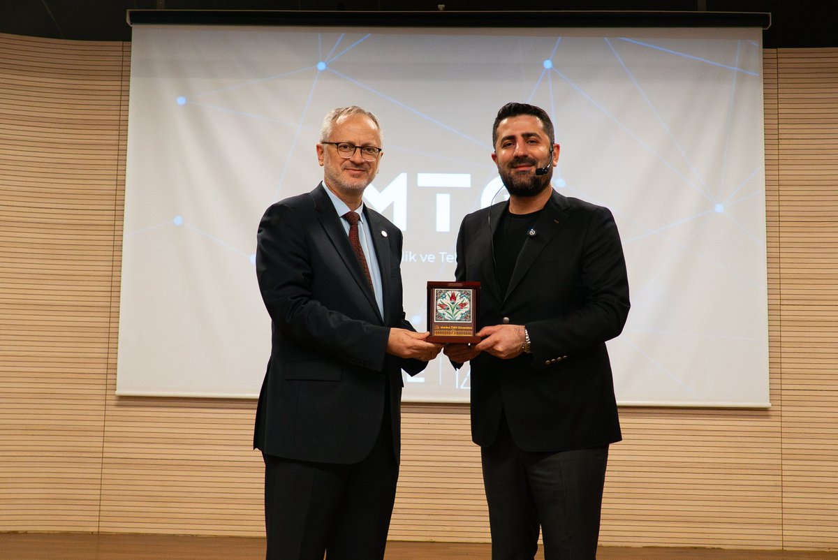 🏛️ Last week, I had the pleasure of meeting with aspiring engineers at Istanbul Sabahattin Zaim University! I shared my journey with them — from working at a small counter in Izzetpasa Passage to building RoofStacks — and we discussed how passion and perseverance turn dreams into